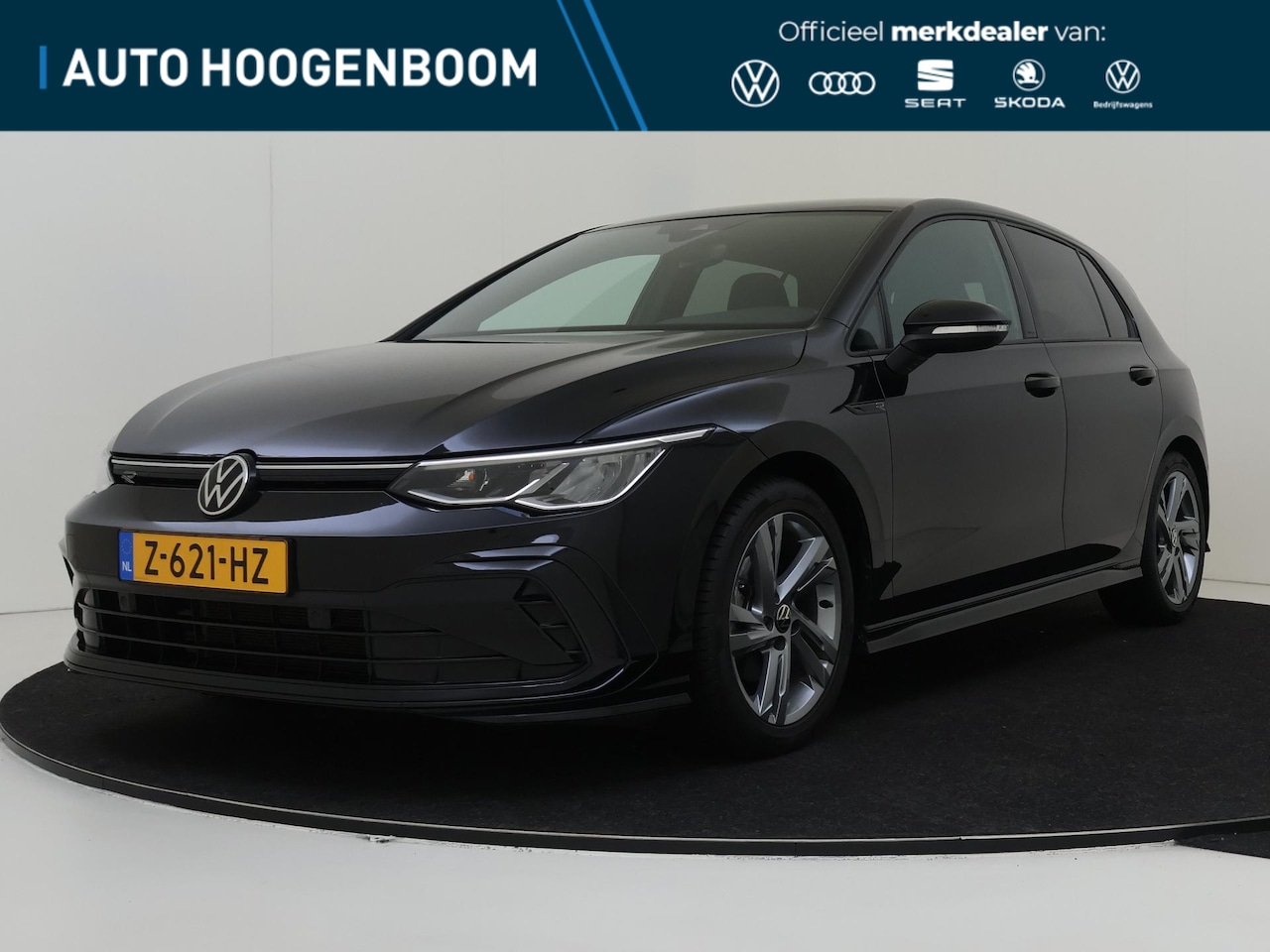 Volkswagen Golf - 1.5 eTSI R-Line | Stoelverwarming | 3-zone airco | Parkeerassistent | Dodehoek detectie | - AutoWereld.nl