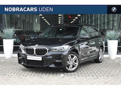 BMW X1 - sDrive20i High Executive M Sport Automaat / Panoramadak / Sportstoelen / LED / Head-Up / M