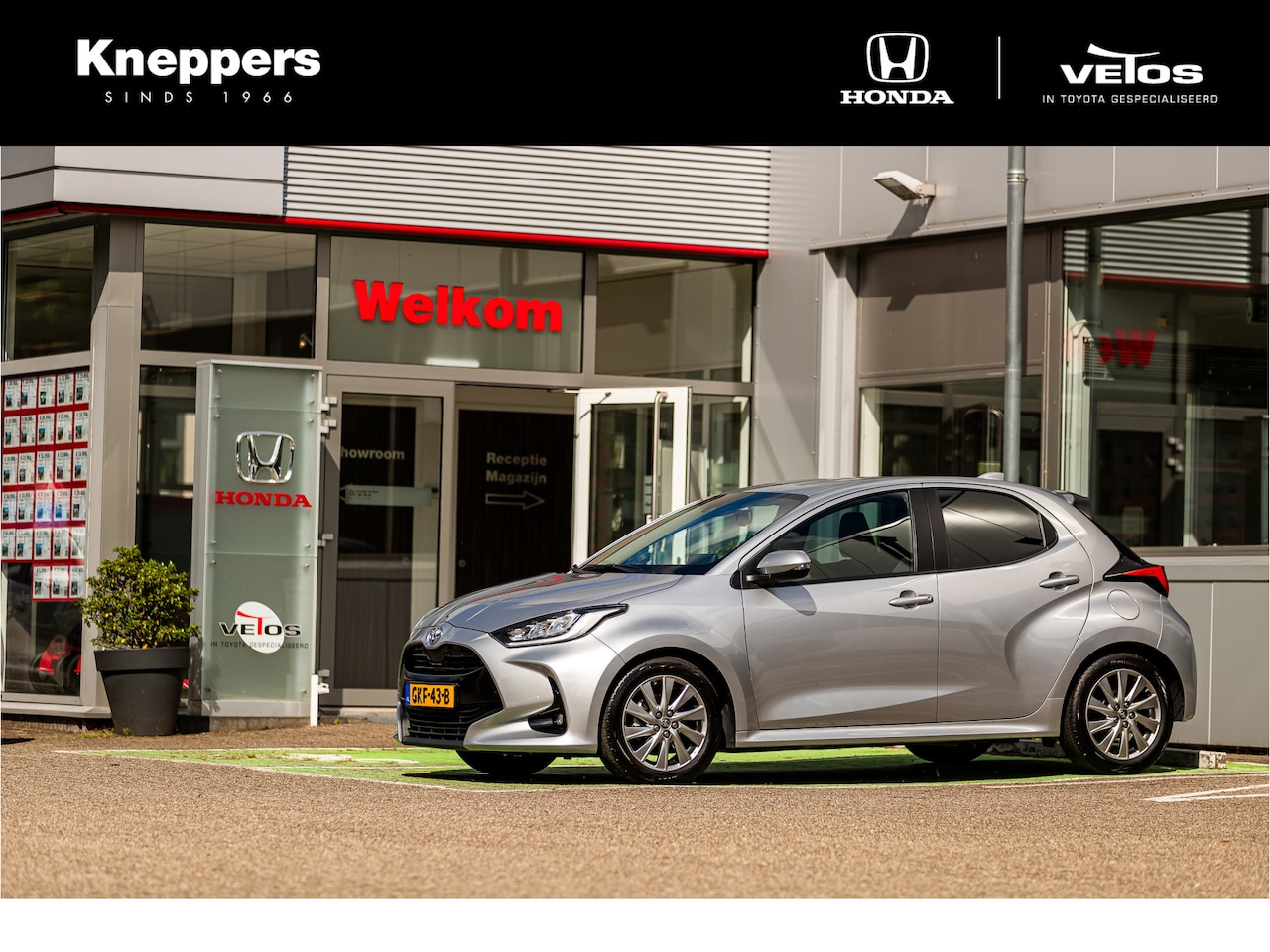 Toyota Yaris - 1.5 VVT-i Dynamic Head-up display, Stoel + Stuurverwarmd, Draadloze telefoonoplader , All- - AutoWereld.nl