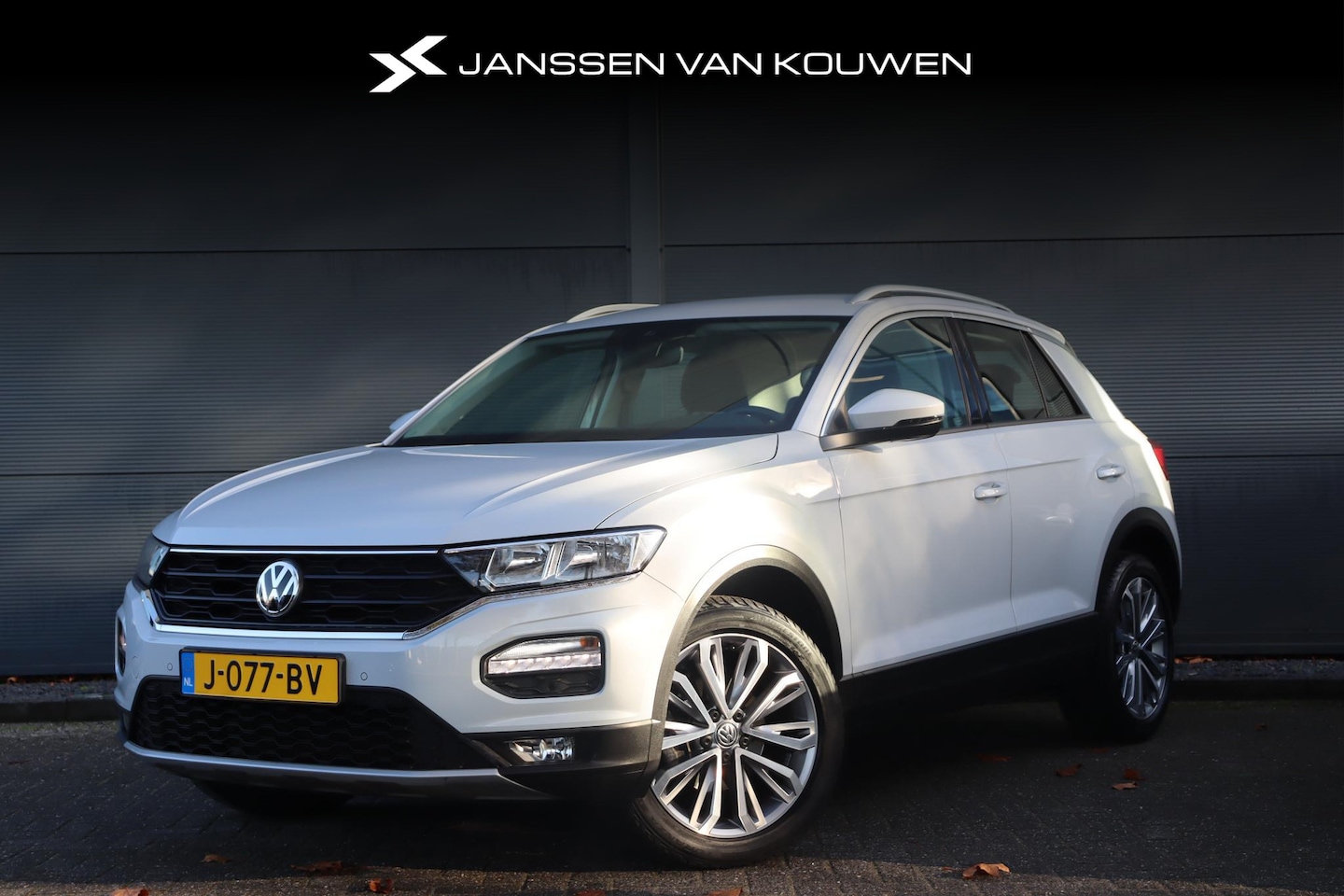 Volkswagen T-Roc - 1.0 TSI Style Business / Navi / Stoelverwarming / Virtual Dashboard / - AutoWereld.nl