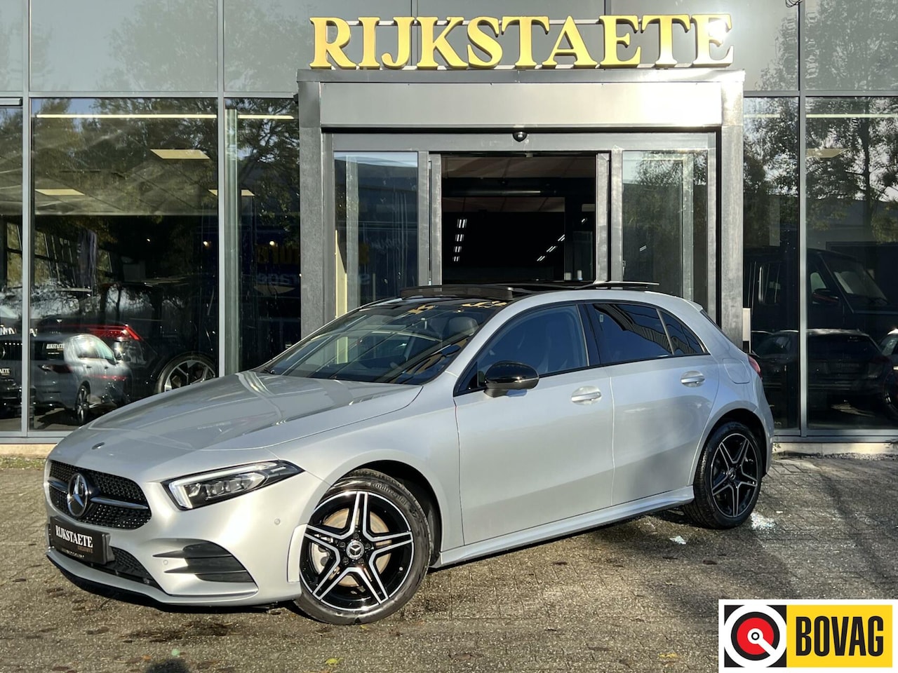 Mercedes-Benz A-klasse - a250e AMG|PANO|360°|18''|MASSAGE|TREKHAAK - AutoWereld.nl