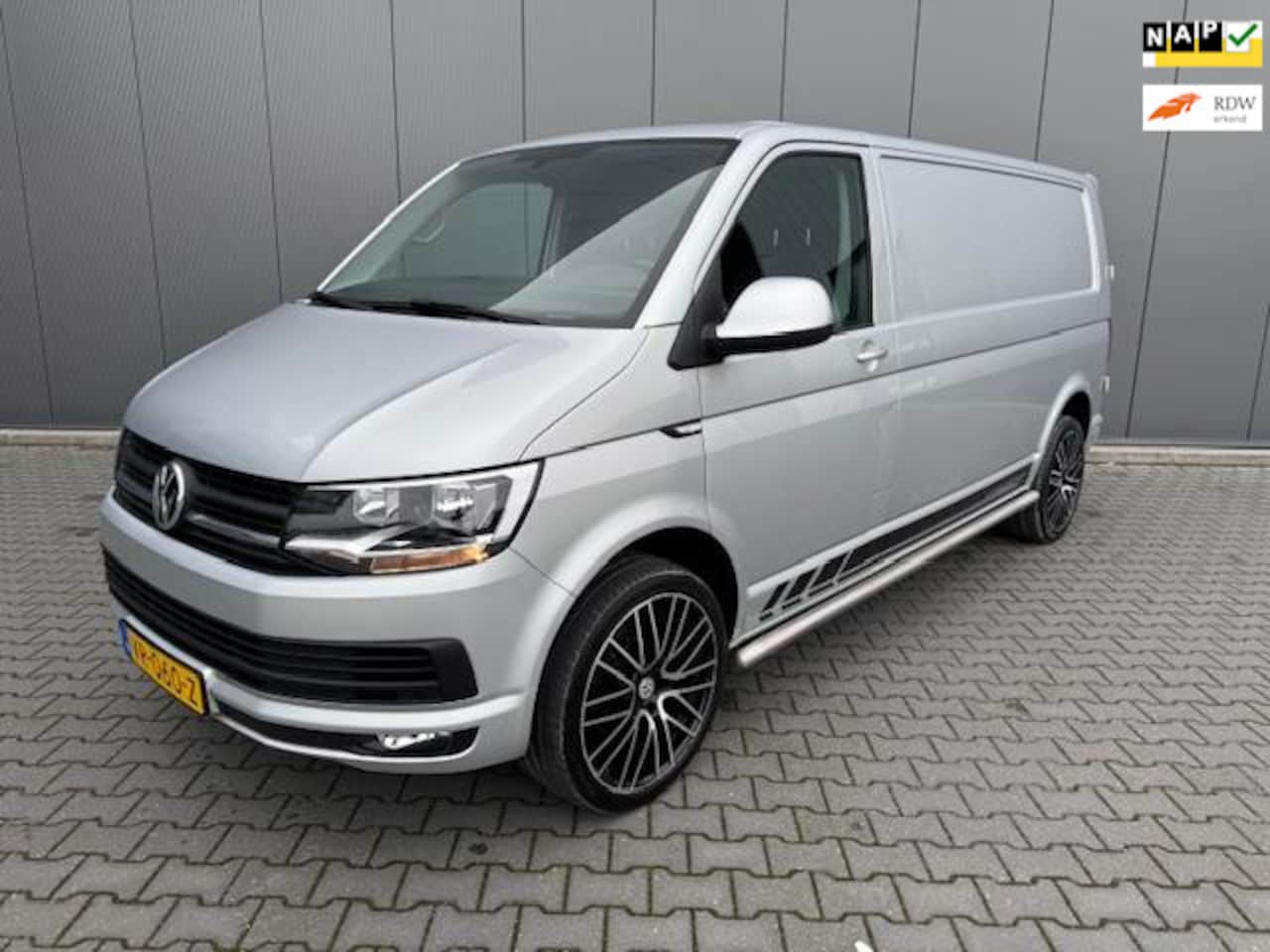 Volkswagen Transporter - 2.0 TDI L2H1 AUTOMAAT AIRCO LEER NAVI PDC TREKHAAK - AutoWereld.nl