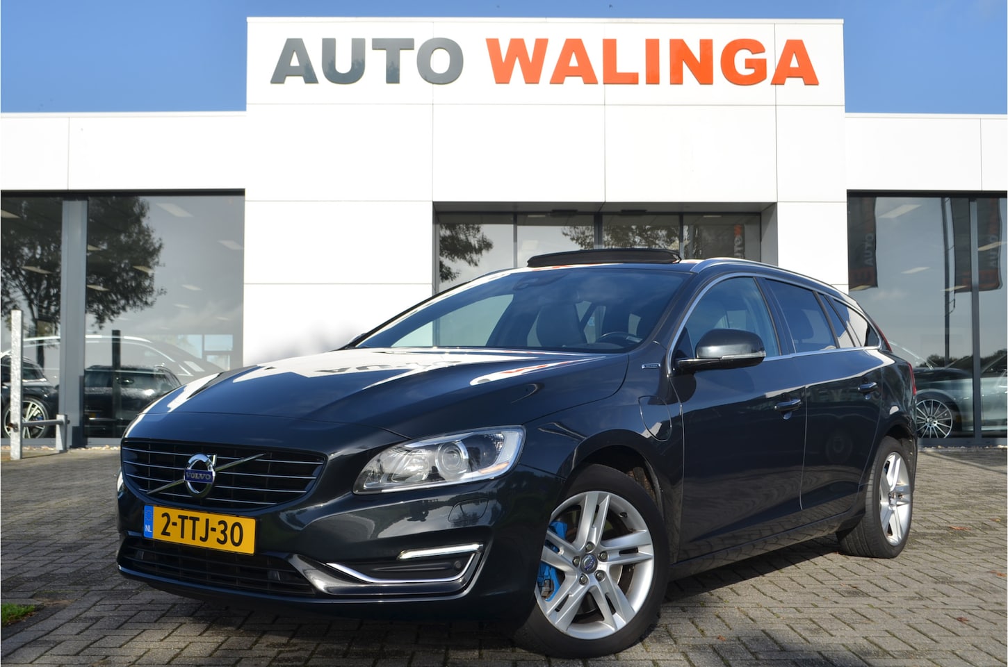 Volvo V60 - 2.4 D6 AWD Plug-In Hybrid Summum Schuif-/kanteldak | Memory stoel | Leer | a.Camera | Xeno - AutoWereld.nl