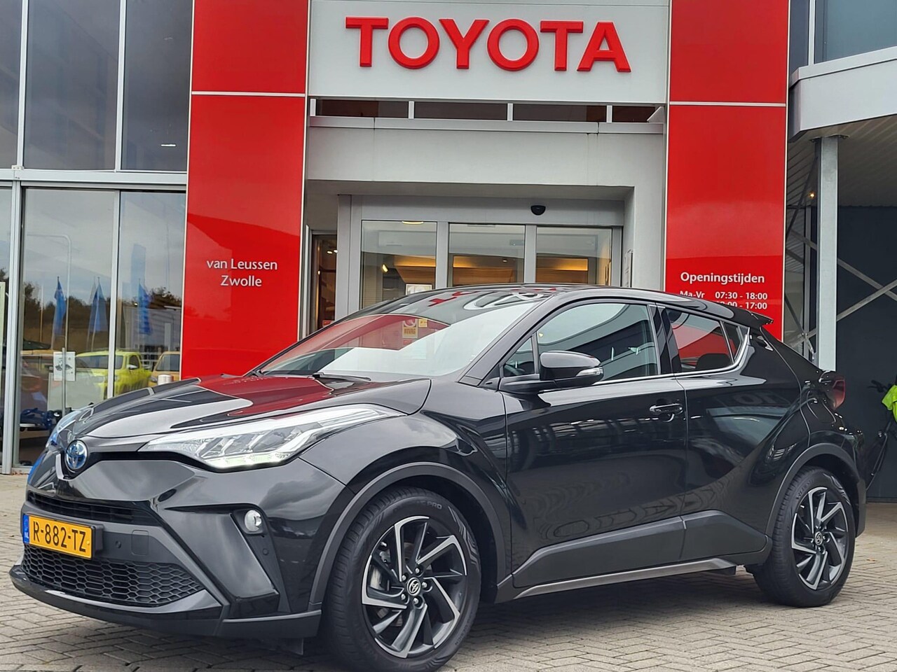 Toyota C-HR - 2.0 Hybrid Dynamic KEYLESS 18' LM-VELGEN PARK-SENSOREN BLUETOOTH CAMERA APPLE/ANDROID NAVI - AutoWereld.nl