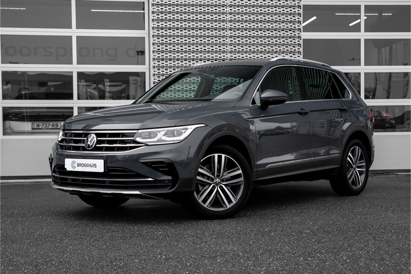 Volkswagen Tiguan - 1.4 TSI eHybrid Elegance Business+ | Camera | Navigatie | Leder | Stoelverwarming - AutoWereld.nl