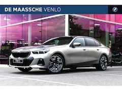 BMW 5-serie - 520i High Executive M Sport Automaat / Panoramadak / Parking Assistant Professional / Adap