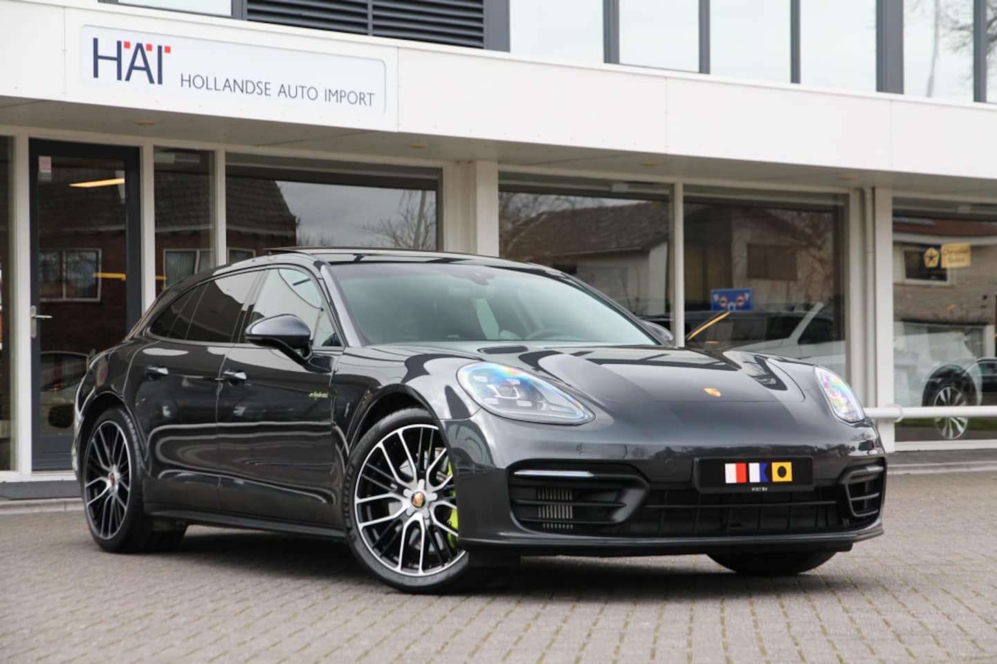 Porsche Panamera Sport Turismo - 4 E-Hybrid I Pano I Bose I Sport Chrono - AutoWereld.nl