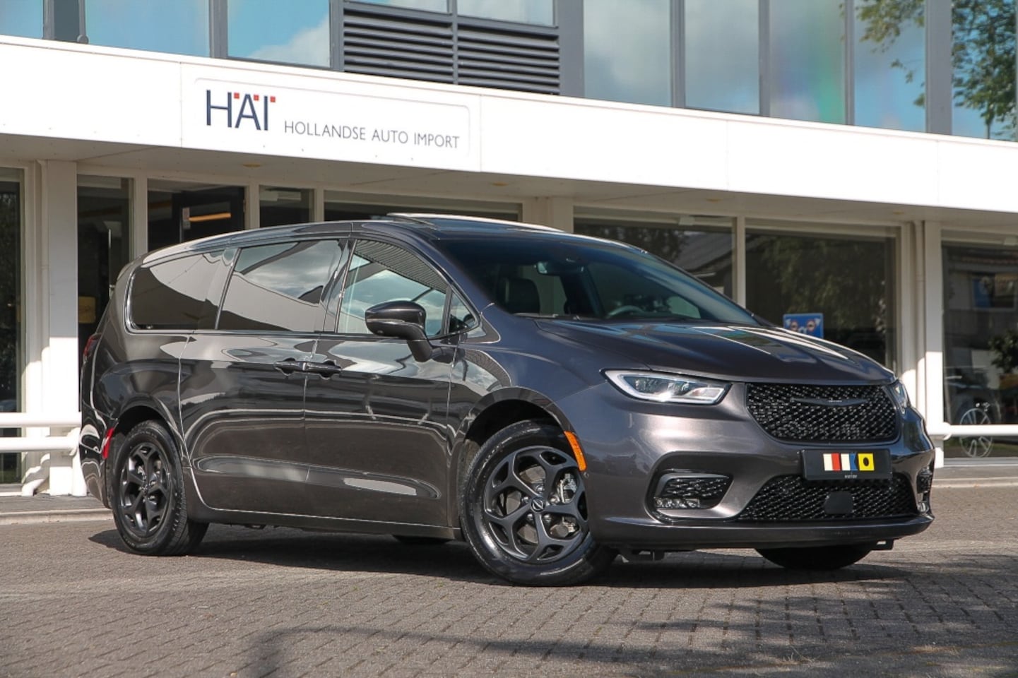 Chrysler Pacifica - Hybrid Limited S Pano I ACC I 7 Pass. - AutoWereld.nl