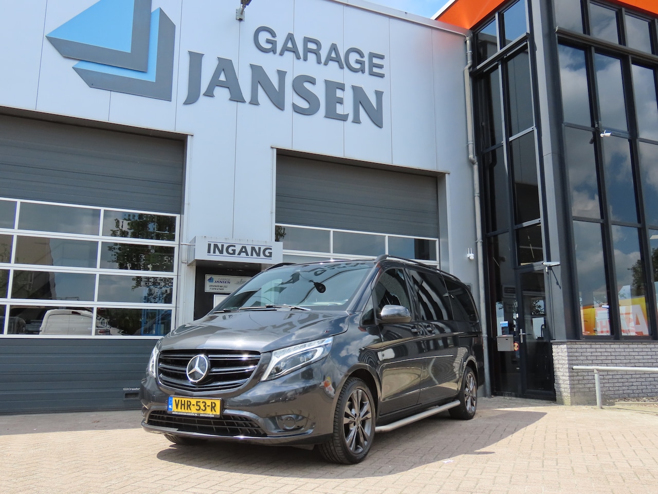 Mercedes-Benz Vito - 114 CDI Lang 250pk 320/2800 9G-TR 2021 PRIVACYGLAS RONDOM TREKHAAK 3-PERS - AutoWereld.nl