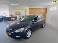 Kia Cee'd Sporty Wagon - 1.4 CVVT Navigator Plus Pack Airco, Cruise, Camera, Navigatie, Trekhaak, N.A.P, Topstaat