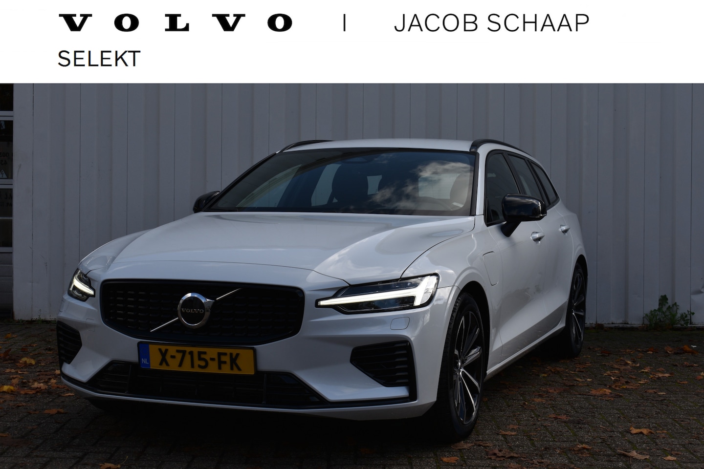 Volvo V60 - T6 350pk Recharge AWD Plus Dark / LONG RANGE / Elektr. Sportstoelen / ACC / BLIS / Stoel + - AutoWereld.nl