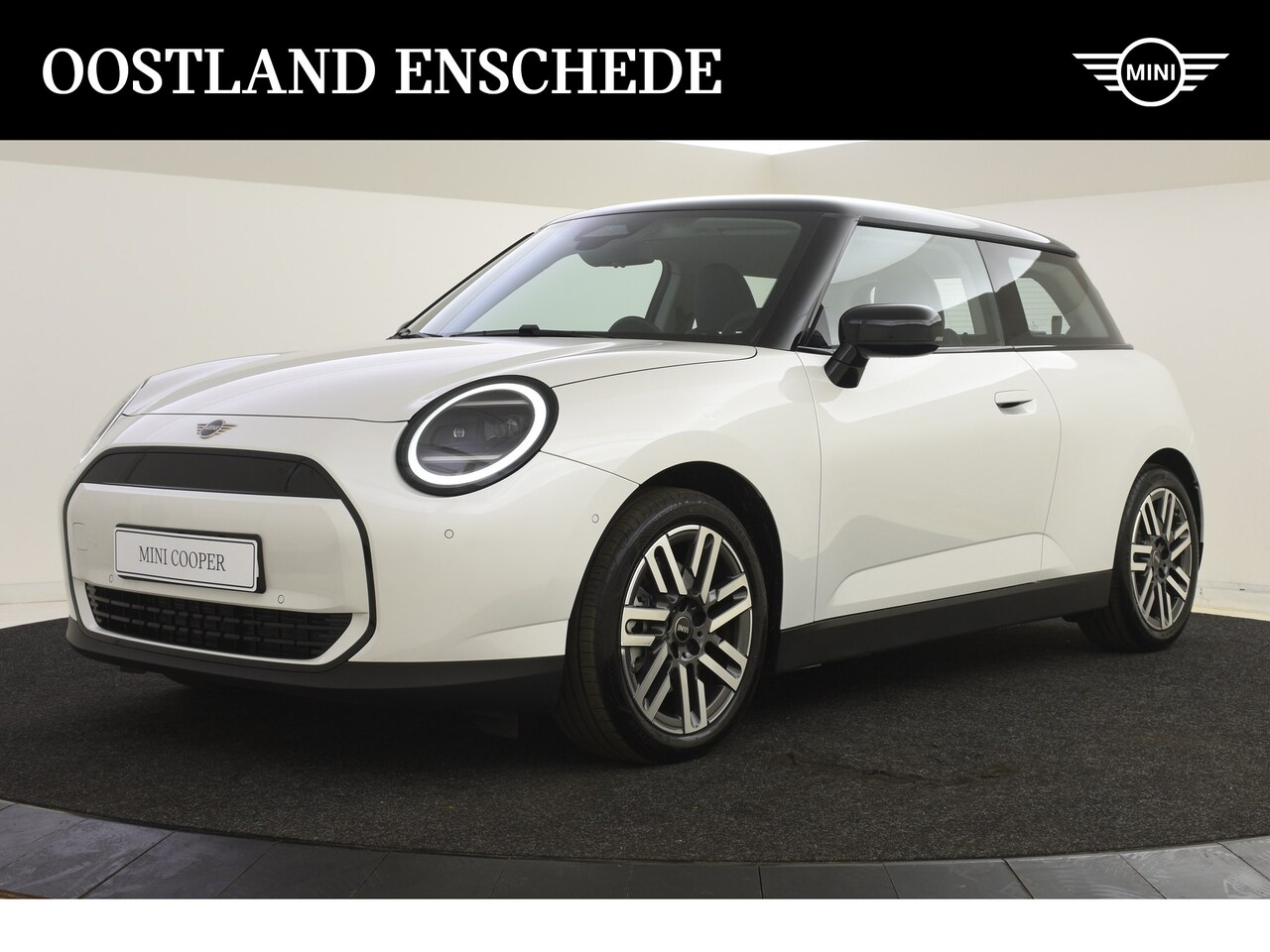 MINI Cooper - Hatchback E / Classic / Pakket S / 17 inch Parallel Spoke 2-tone - AutoWereld.nl