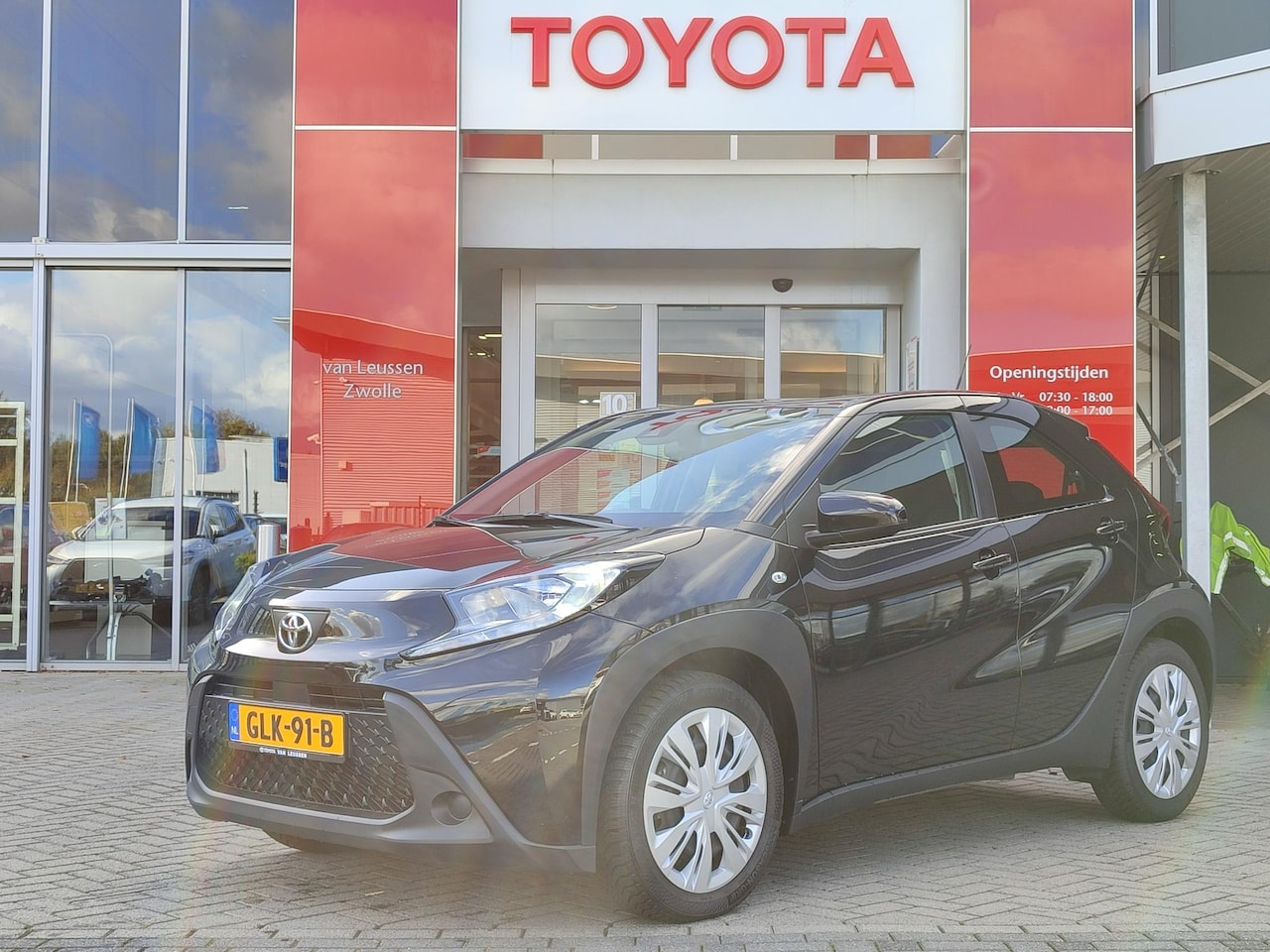 Toyota Aygo X - 1.0 VVT-i MT play AIRCO BLUETOOTH APPLE/ANDROID AD-CRUISE CAMERA EL-RAMEN/SPIEGELS - AutoWereld.nl