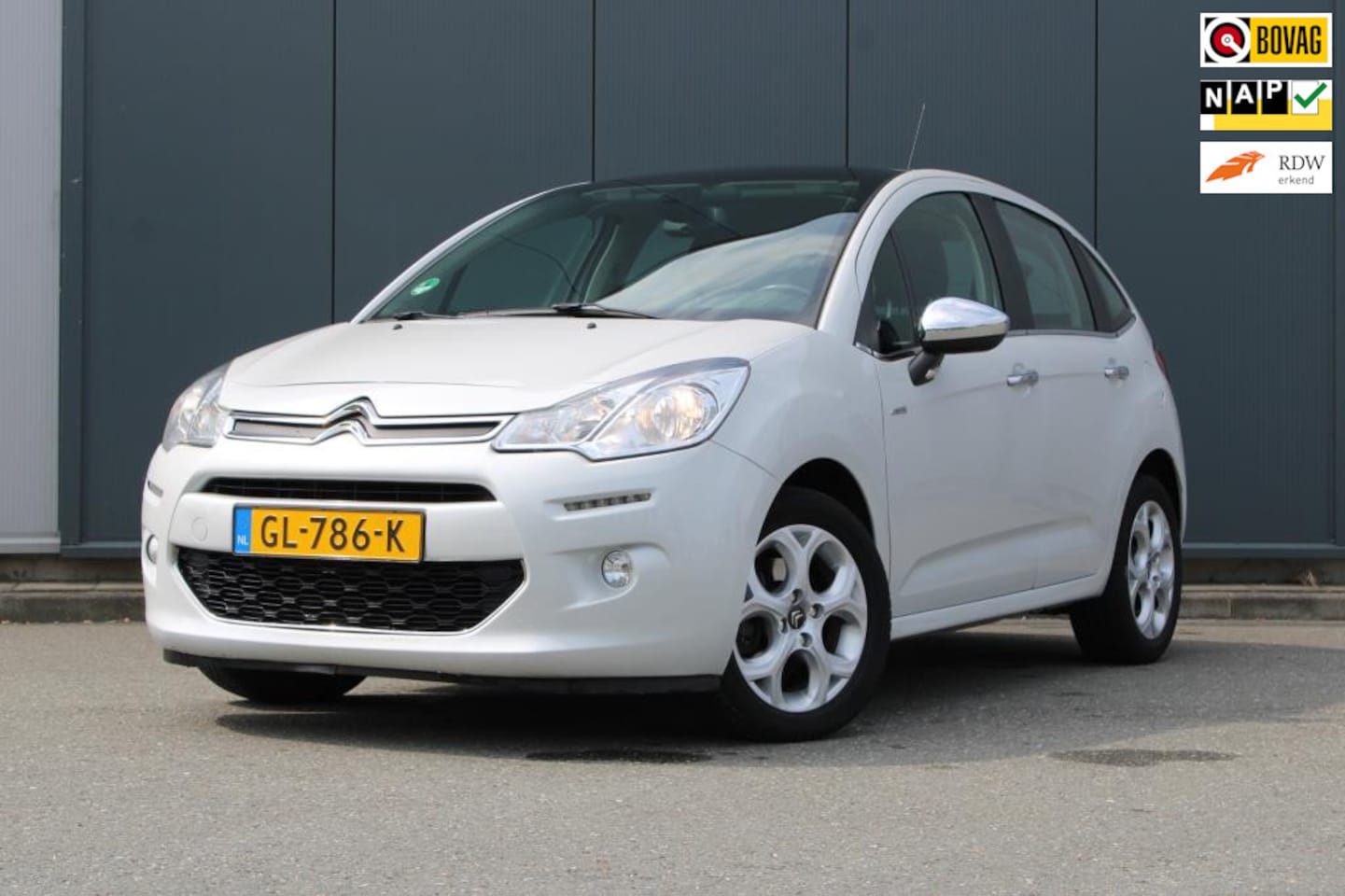 Citroën C3 - 1.2 PureTech Exclusive 1.2 PureTech Exclusive, Navigatie, Cruise Control, Elektrische ramen, Panoramadak. - AutoWereld.nl