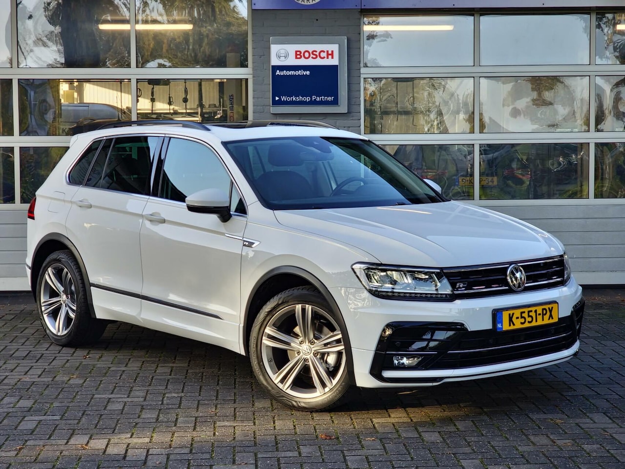 Volkswagen Tiguan - 1.4 TSI ACT 150PK DSG Comfortline Business R|Pano|trekhaak|R-line|LED|19-inch| - AutoWereld.nl