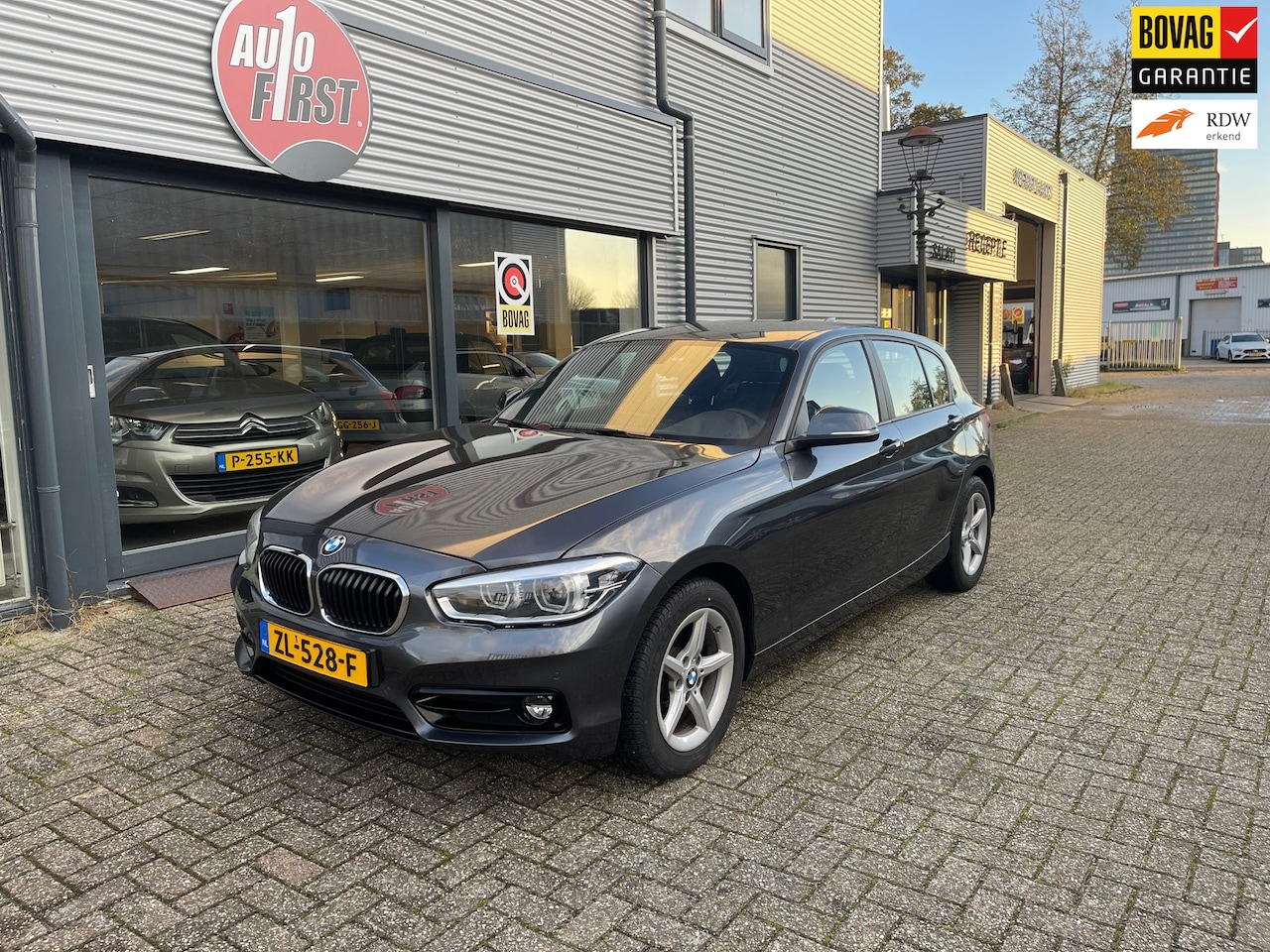 BMW 1-serie - 118i Sport Line Edition / Automaat/ Navi / cruise controle / PDC / keyless / trekhaak afne - AutoWereld.nl