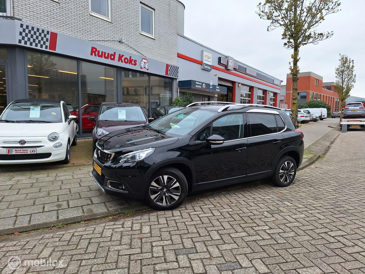 Peugeot 2008 - 1.2 PURETECH ALLURE / Panoramadak / Trekhaak / - AutoWereld.nl