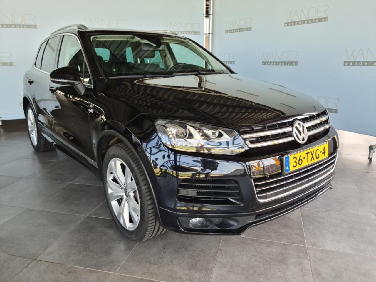 Volkswagen Touareg - 3.0 V6 TDI 245pk BMT Highline R-line - AutoWereld.nl