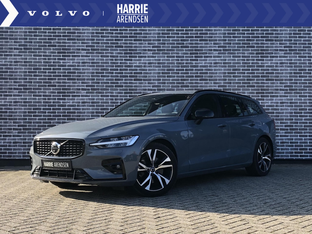 Volvo V60 - 2.0 B3 Plus Dark | Adaptive cruise control | Harman/Kardon audio | Trekhaak | 360 camera | - AutoWereld.nl