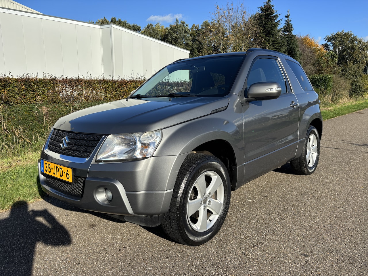 Suzuki Grand Vitara - 2.4 Exclusive / AIRCO ECC / 4x4 / 4WD / TREKHAAK - AutoWereld.nl