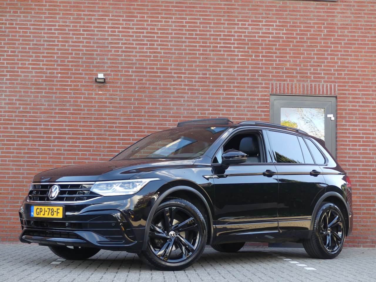 Volkswagen Tiguan - 1.5 TSI R-Line Black Edition / Nieuw model - AutoWereld.nl