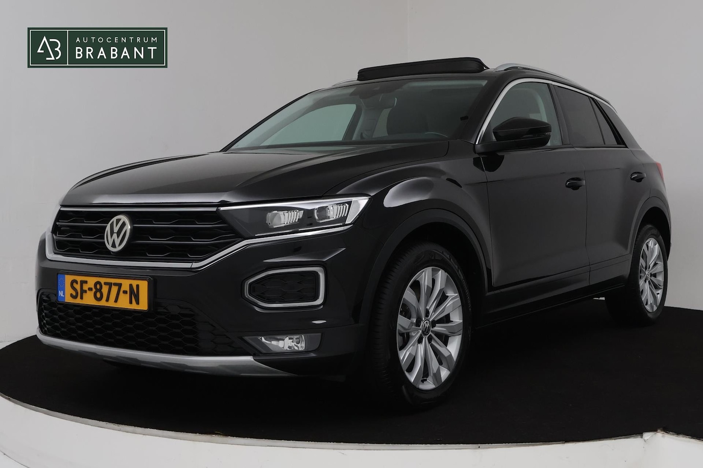 Volkswagen T-Roc - 1.0 TSI Style (PANORAMADAK, STOELVERWARMING, PDC, LED, CARPLAY, 1e EIGENAAR, GOED ONDERHOU - AutoWereld.nl