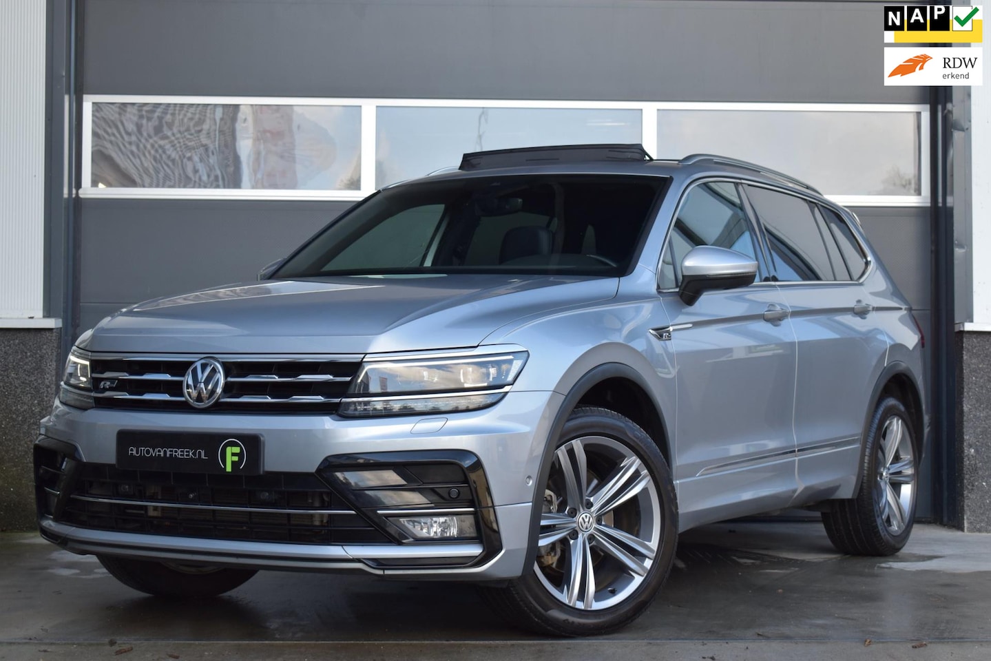 Volkswagen Tiguan Allspace - 1.5 TSI ACT Highline 7-Persoons | 3X R-LINE | PANO | VIRTUAL | 1E EIG | DEALER | LEDER | A - AutoWereld.nl