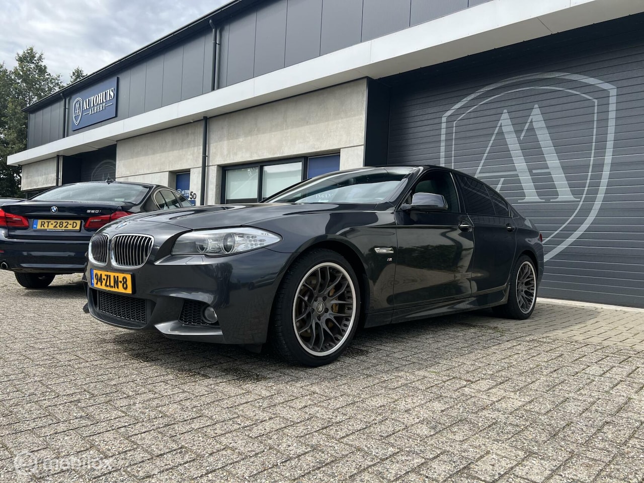 BMW 5-serie - 528xi M Pakket Panorama Leder Camera - AutoWereld.nl