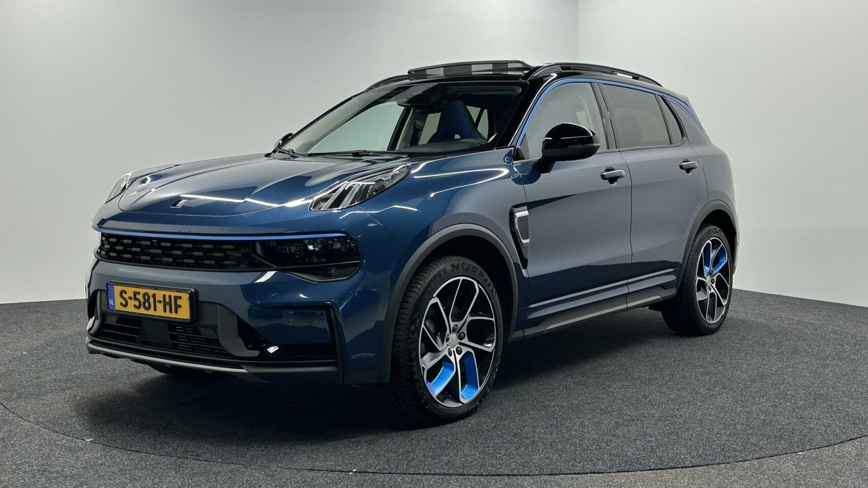 Lynk & Co 01 - 1.5 261PK Plug-in Hybrid|360 Camera|Pano|AppleCarplay|Adaptive Cruise|Origineel NL - AutoWereld.nl