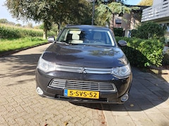 Mitsubishi Outlander - 2.0 PHEV instyle+ Plug-in, dealeronderhouden BTW-auto in prima staat en bijna nieuwe banden