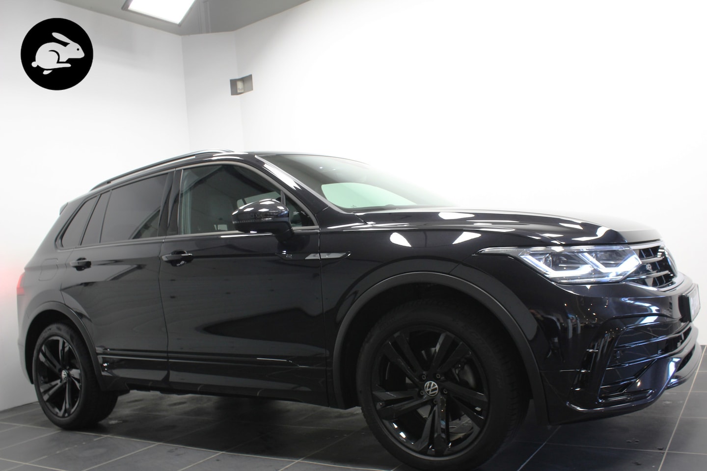 Volkswagen Tiguan - 1.5 TSI R-Line Black edition/Camera/Apple car play/Led - AutoWereld.nl