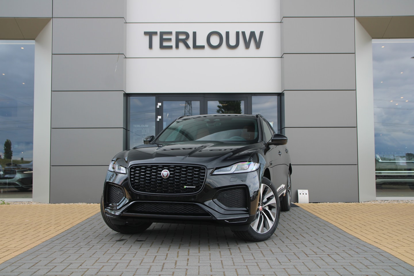 Jaguar F-Pace - 2.0 P400e PHEV R-Dynamic HSE 2.0 P400e PHEV R-Dynamic HSE - AutoWereld.nl