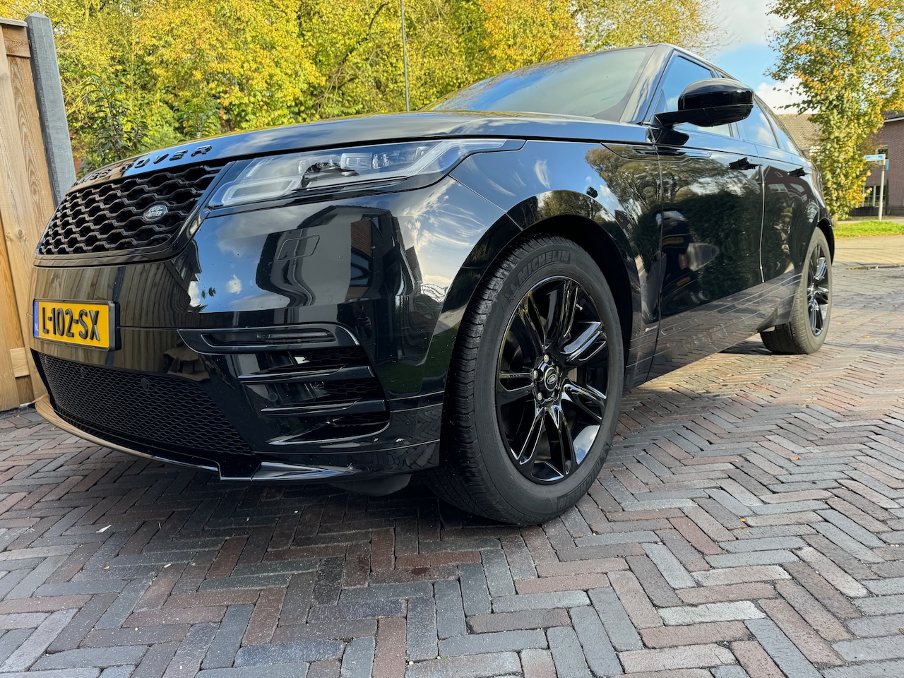 Land Rover Range Rover Velar - 2.0 I4 Turbo AWD R-Dynamic S 300PK, alarm klasse 3, verwarmde voorstoelen, panorama/schuifdak, leren bekleding etc etc - AutoWereld.nl