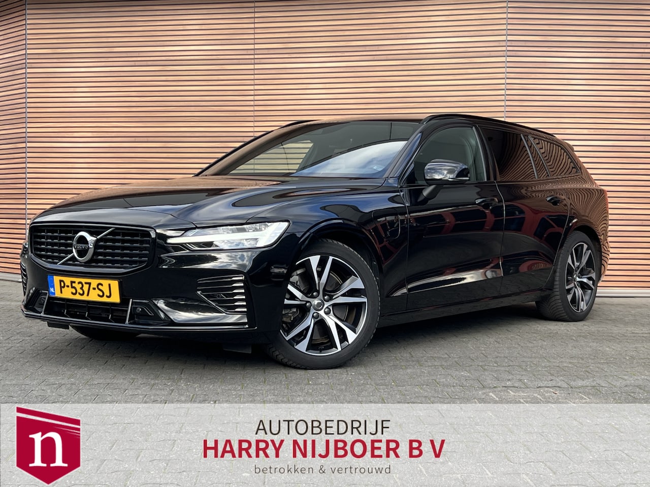 Volvo V60 - 2.0 T6 Recharge AWD Plus Dark Navi / 18 Inch / Leer / DAB+ / Camera / Adapt. Cruise / Trek - AutoWereld.nl