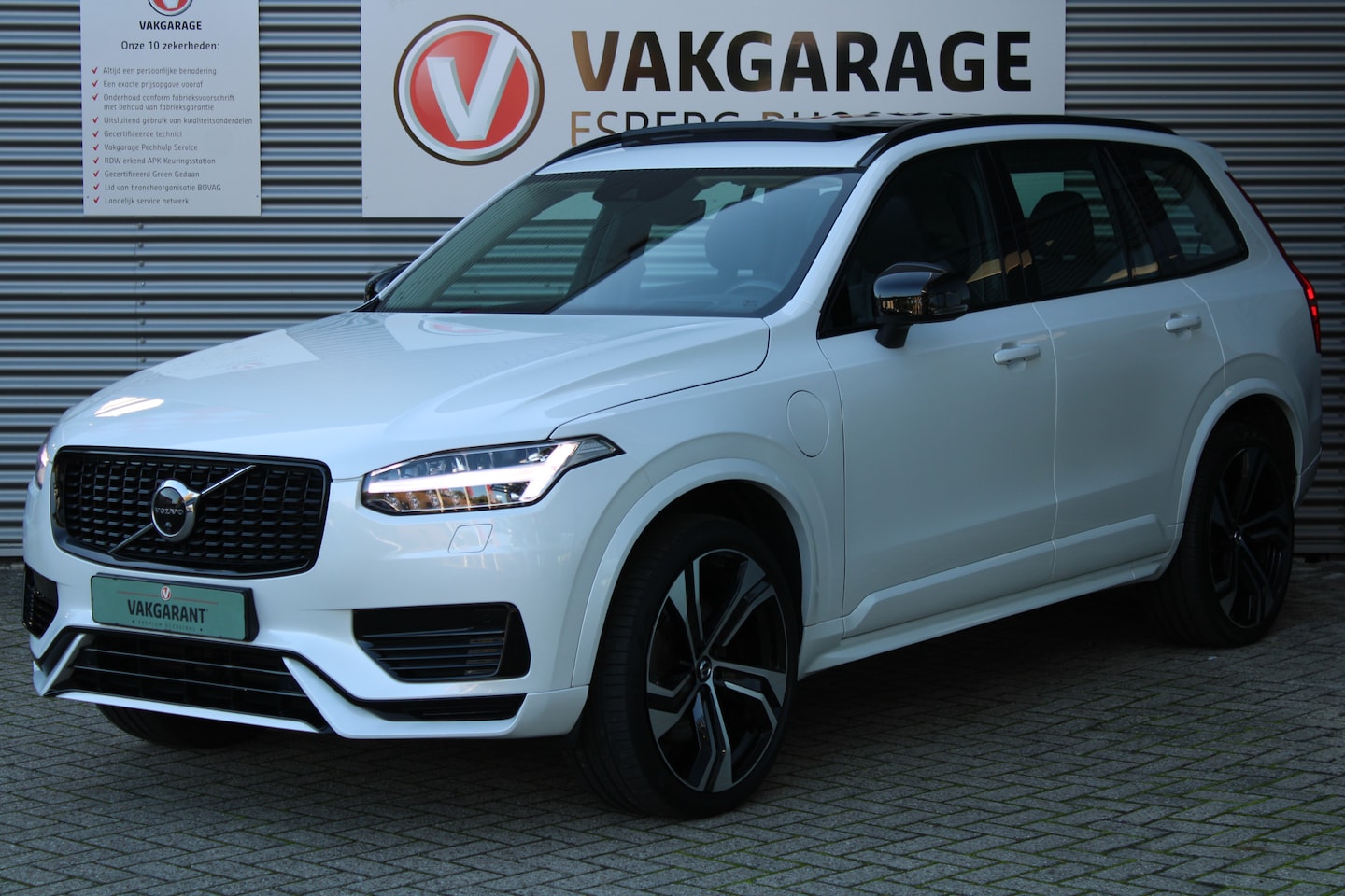 Volvo XC90 - 2.0 T8 Recharge AWD R-Design 7P. PHEV,SCHUIFDAK,HUD,HARMAN/KARDON,LEER - AutoWereld.nl