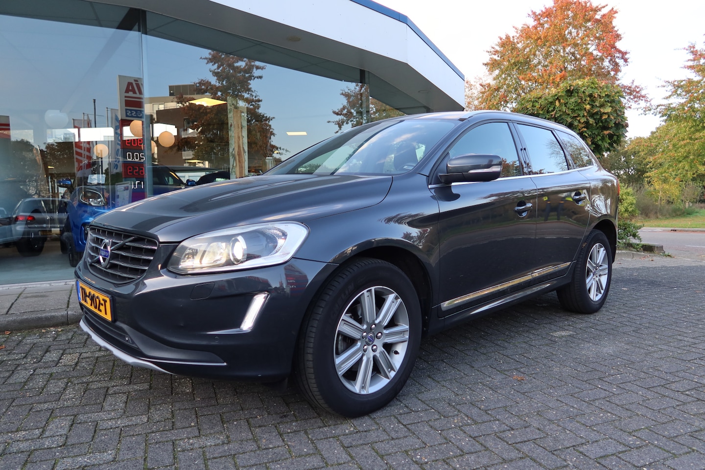 Volvo XC60 - 2.0 T5 FWD Summum 145DKM - AutoWereld.nl