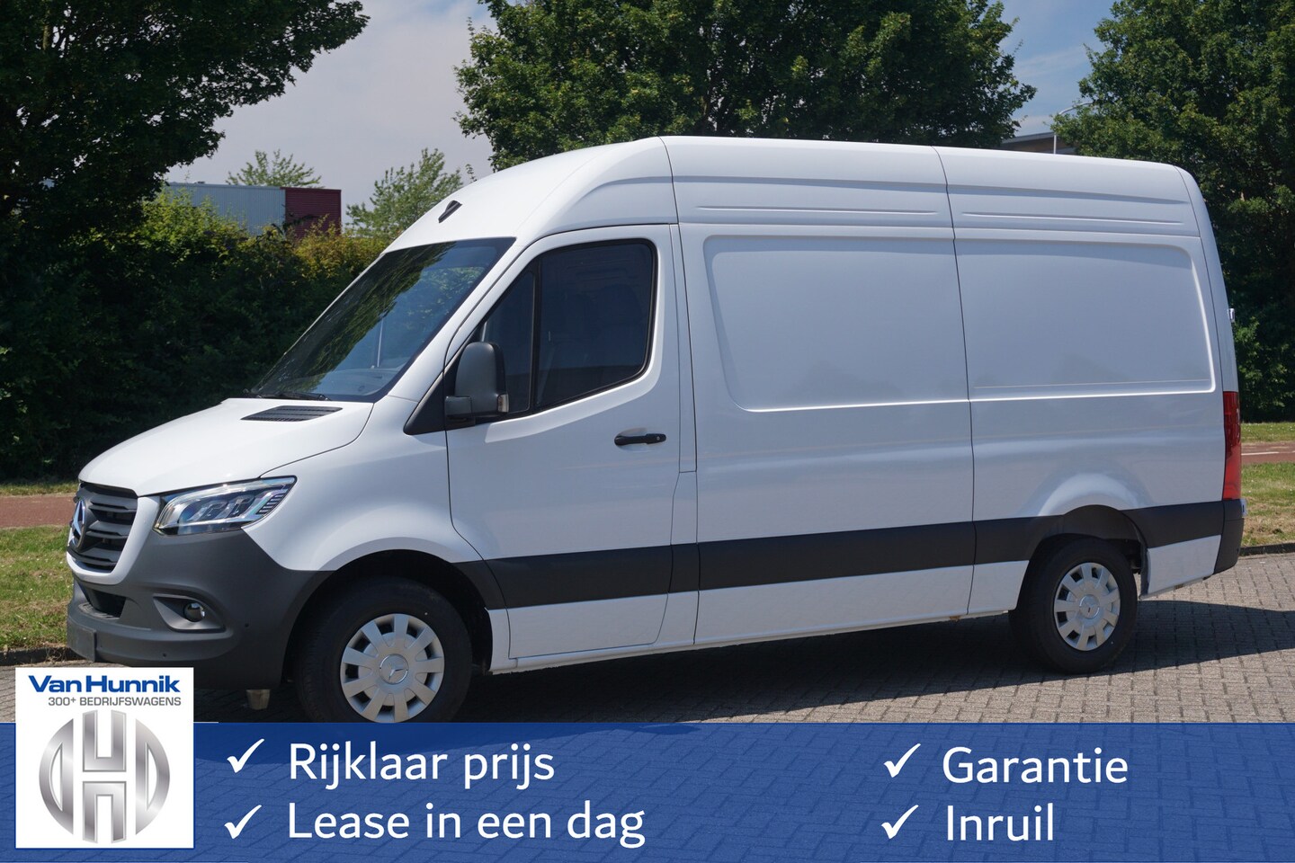 Mercedes-Benz Sprinter - 317CDI Pro L2H2 10.25" Mbux Navi, Cam, Gev. Stoel, 3.5T Trekhaak, LED!! NR. R396** - AutoWereld.nl