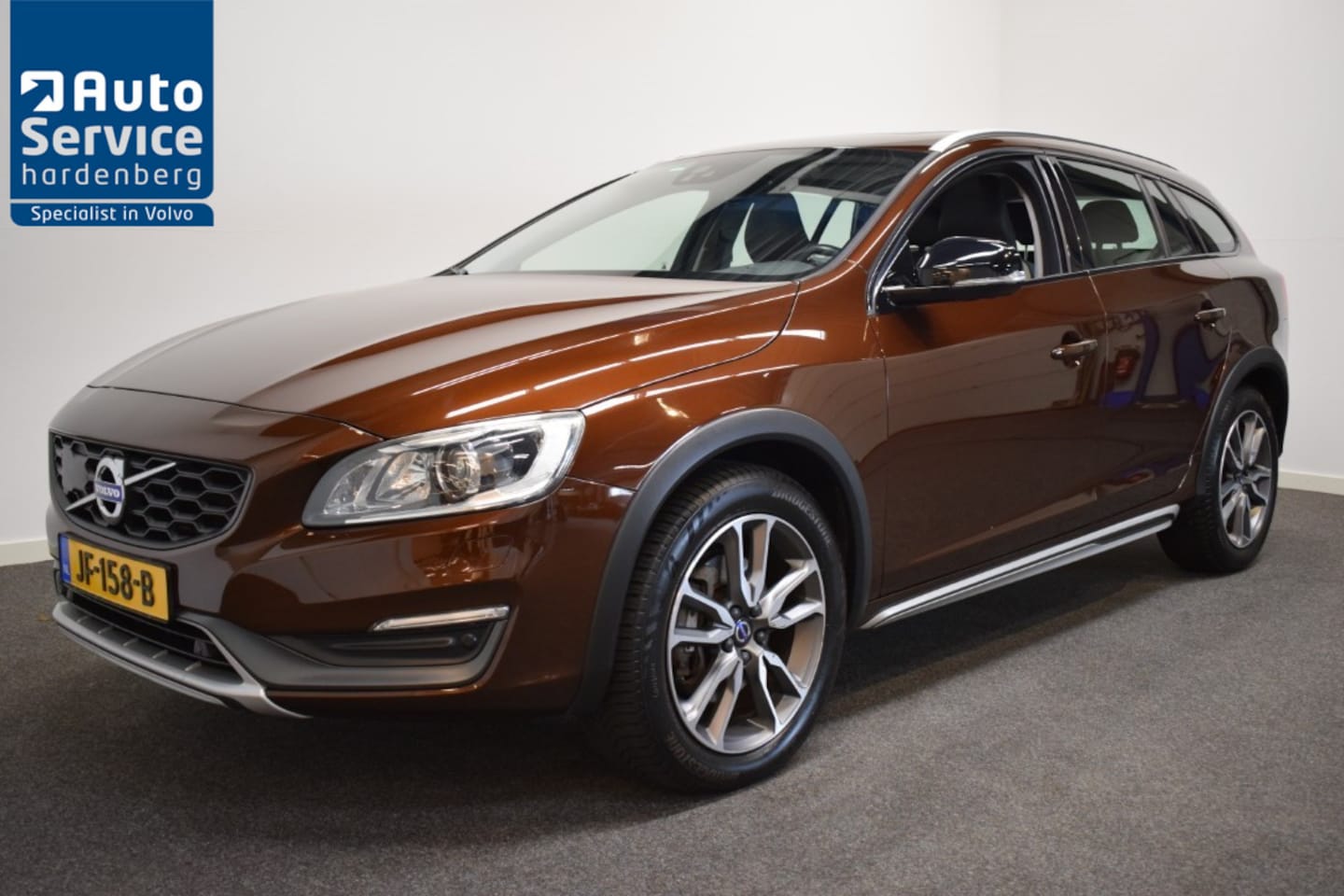 Volvo V60 Cross Country - 2.0 T5 245pk AUT8 Nordic+ Sunroof/ Leer/ Stoelverw./ Adapt. cruise/ Blis/ Camera/ Trekhaak - AutoWereld.nl