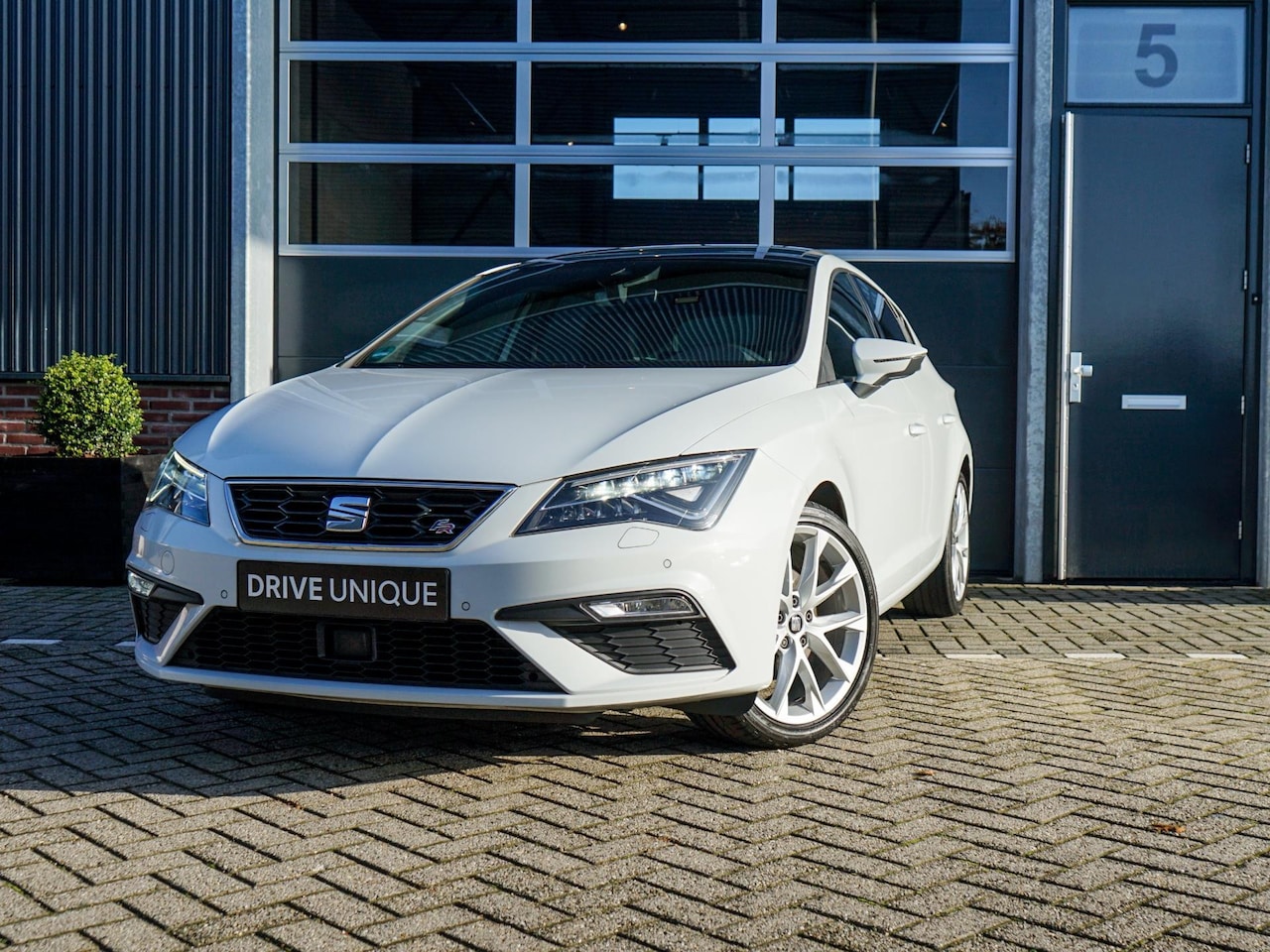 Seat Leon - 1.5 TSI FR Business Intense 1.5 TSI FR Business Intense, Beats by Dre Audio, Panorama, Adaptief, Leder sportstoel, App - AutoWereld.nl