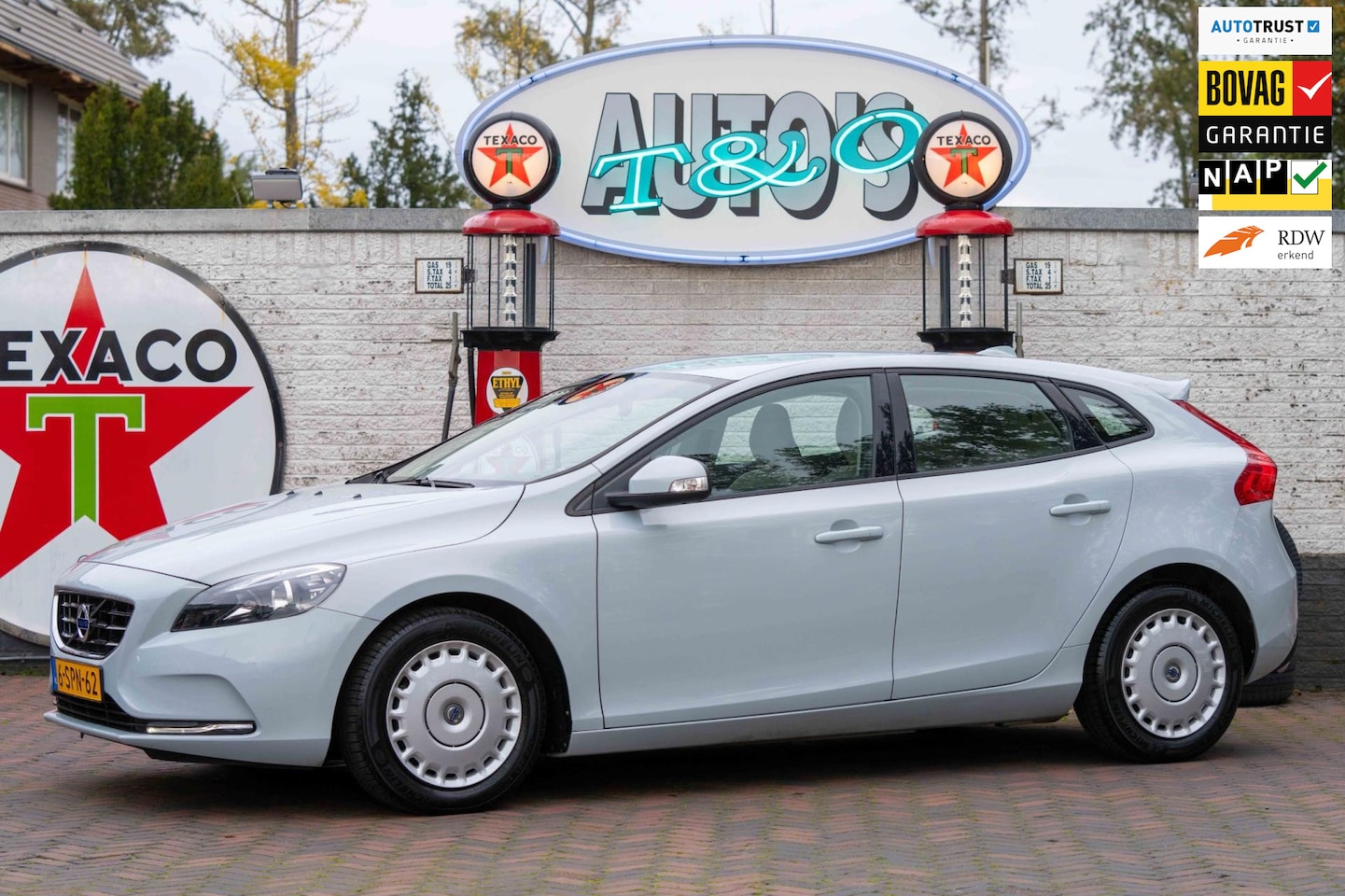 Volvo V40 - 1.6 T4 Automaat 29.300 km + NAP NL-auto 1e Eig. - AutoWereld.nl