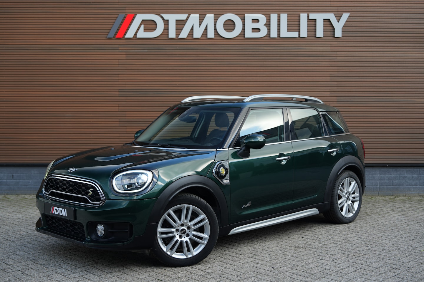 MINI Countryman - Mini 2.0 Cooper S E ALL4 Chili | Automaat | Cruise | DAB | Clima | British Racing Green | - AutoWereld.nl