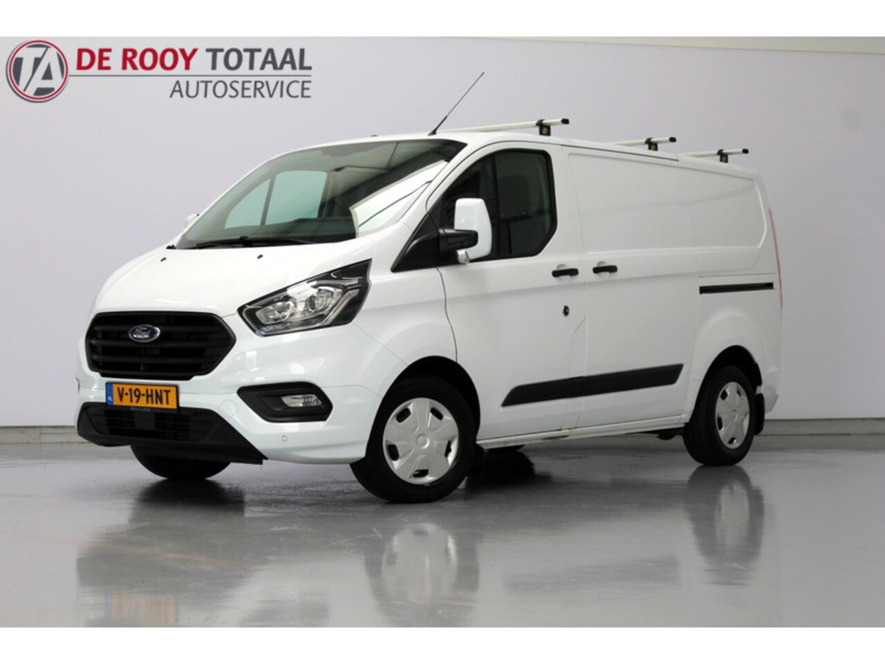 Ford Transit Custom - 300 2.0 TDCI L1H1 Trend 300 2.0 TDCI L1H1 Trend 131PK, 2X SCHUIFDEUR | 3 PERSOONS | AIRCO | KASTINRICHTING | STOEL - AutoWereld.nl