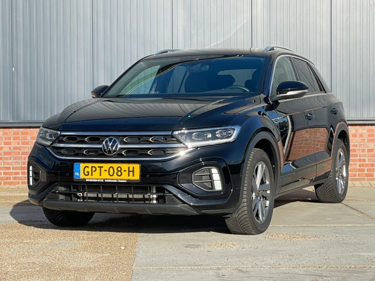 Volkswagen T-Roc - 1.5 TSI 150pk R-Line DSG Camera / CarPlay / Stoelverwarming - AutoWereld.nl