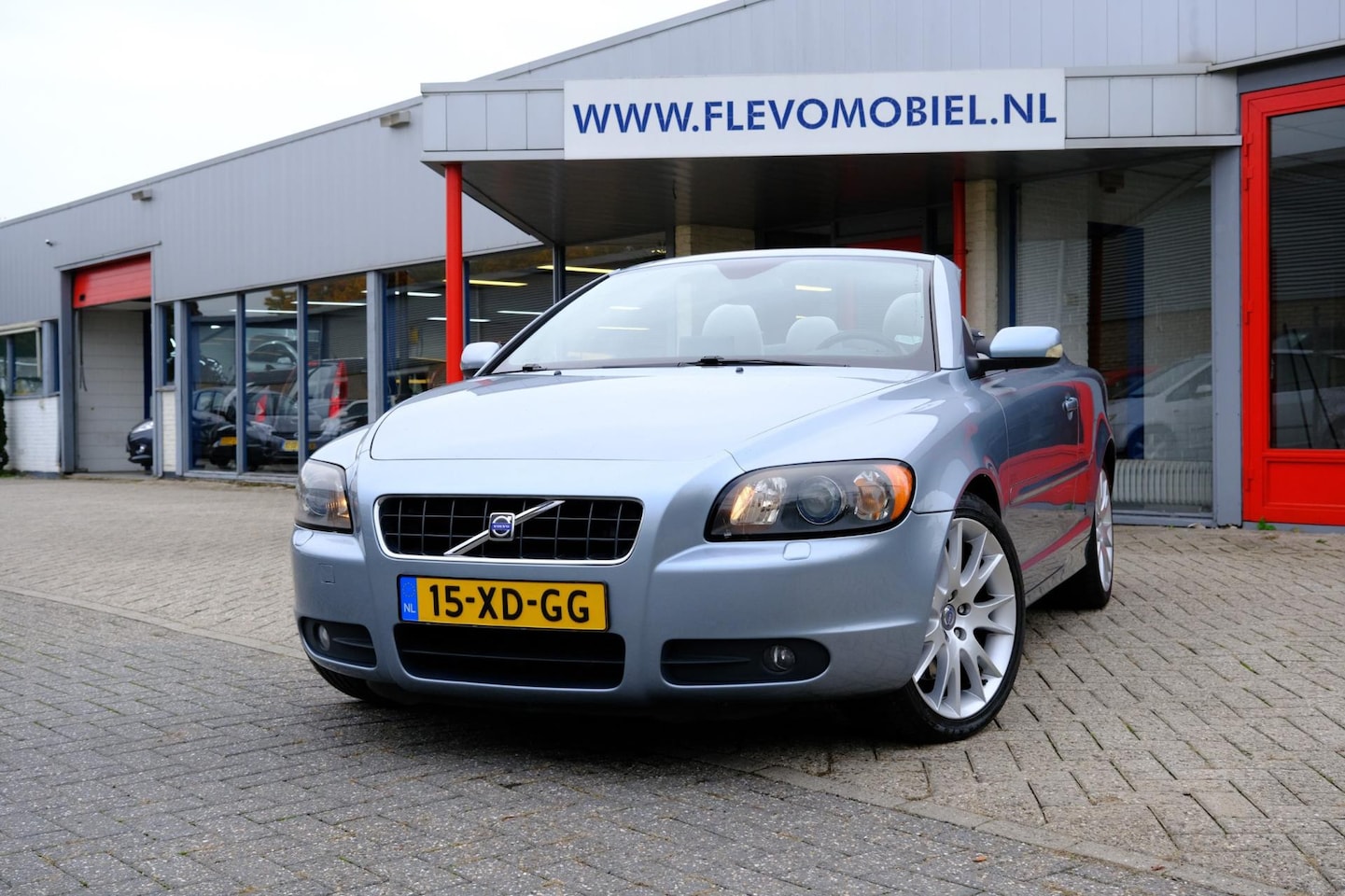 Volvo C70 Convertible - 2.4i 170PK Aut. Summum Leder|Xenon|Clima|Trekhaak - AutoWereld.nl