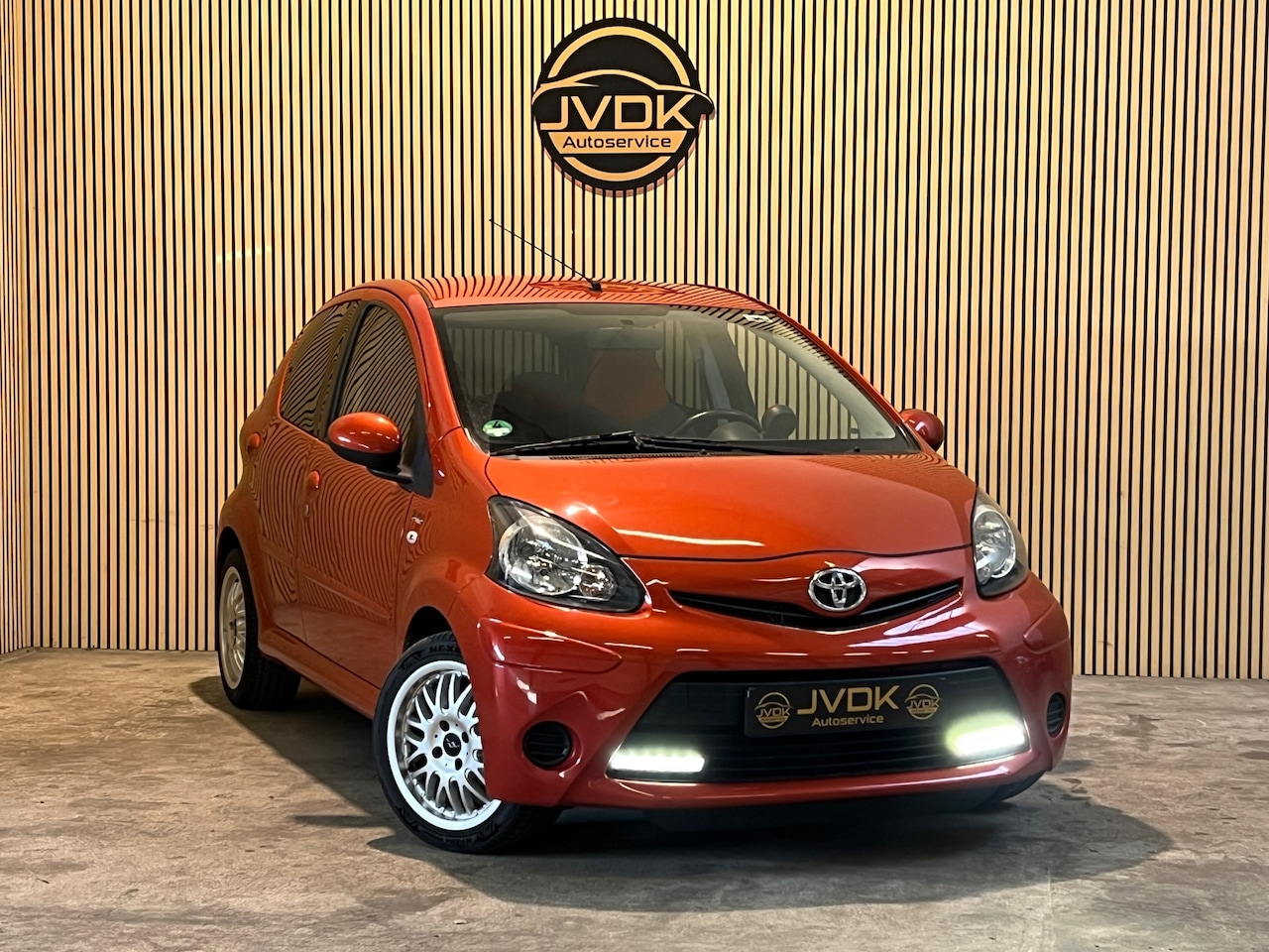 Toyota Aygo - 1.0 VVT-i Aspiration 5 - DEURS, AIRCO, LED, AUTOMAAT - AutoWereld.nl