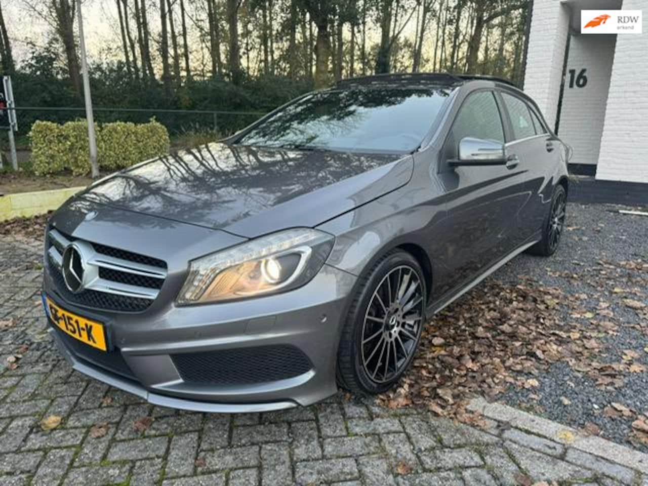 Mercedes-Benz A-klasse - 180 AMG pakket panoramadak originele NL auto - AutoWereld.nl