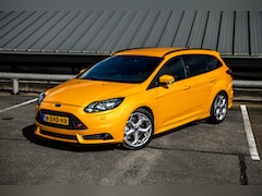 Ford Focus Wagon - 2.0 250PK ST ST-3 Recaro Sony Audio Tangerine Scream