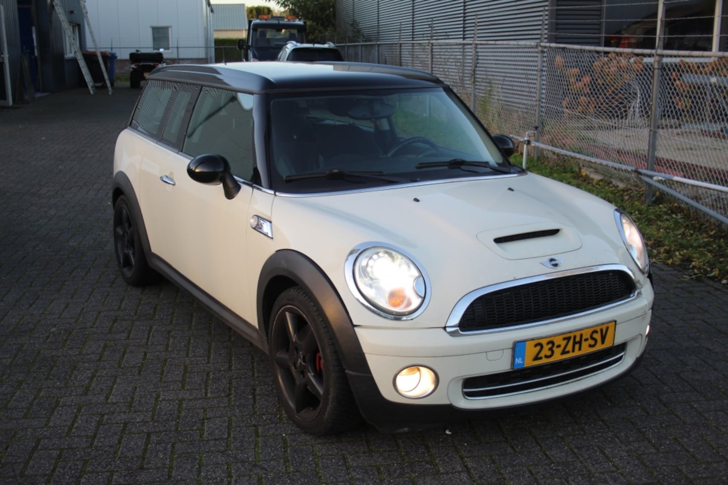 MINI Clubman - Mini 1.6 Cooper S Chili lichte schade linksvoor - AutoWereld.nl