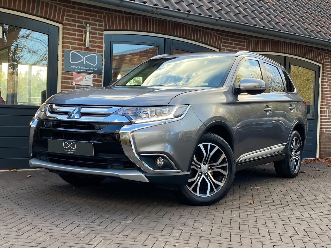 Mitsubishi Outlander - 2.0 Instyle|CARPLAY|CRUISE|CAMERA|DAB - AutoWereld.nl