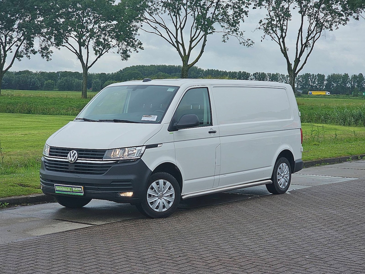 Volkswagen Transporter - 2.0 TDI L2H1 28 Comfortline airco, pdc, trekhaak, 78 dkm. - AutoWereld.nl